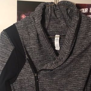 lulu zip-up top!